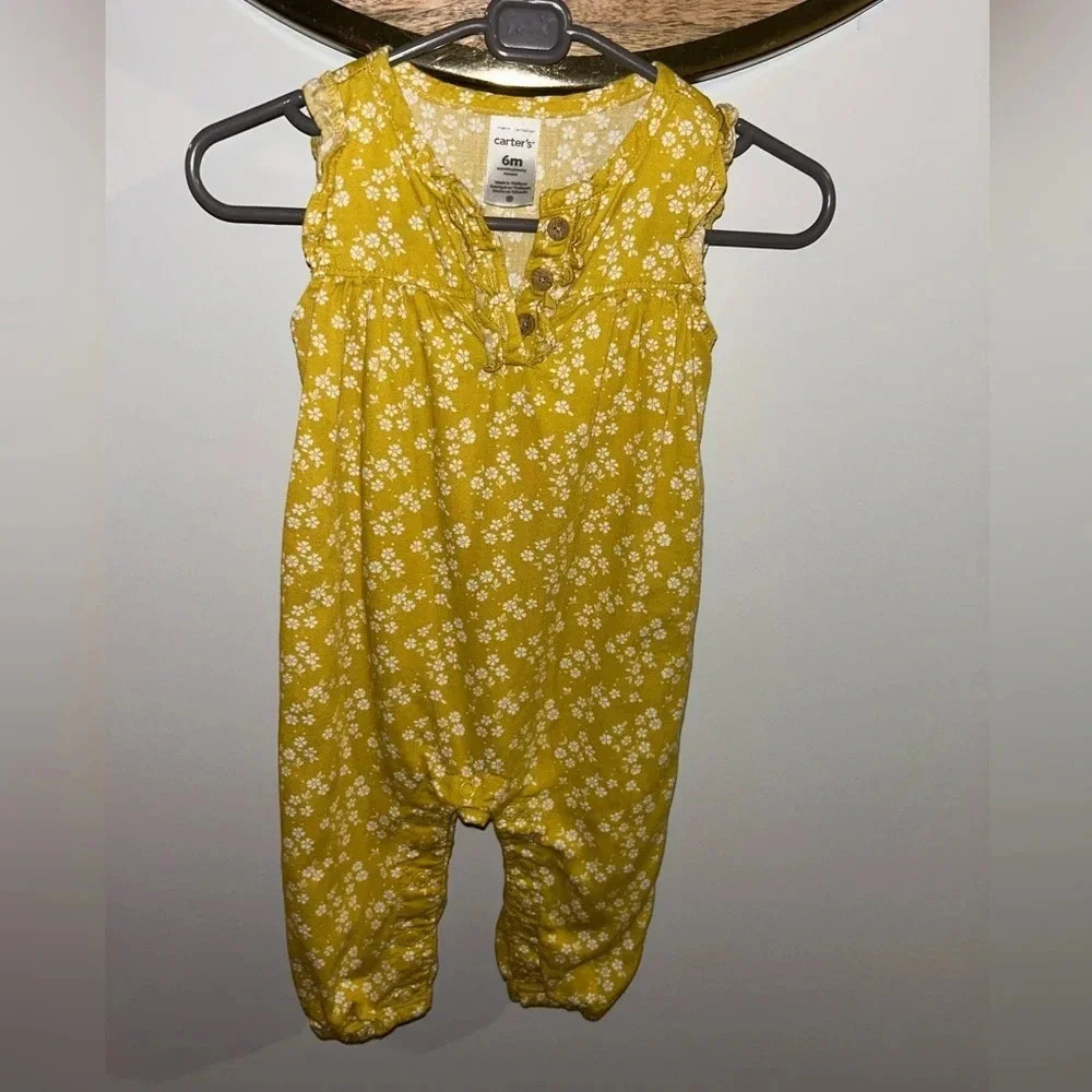 Carters one piece outfit  6 Months (5 for $30)​